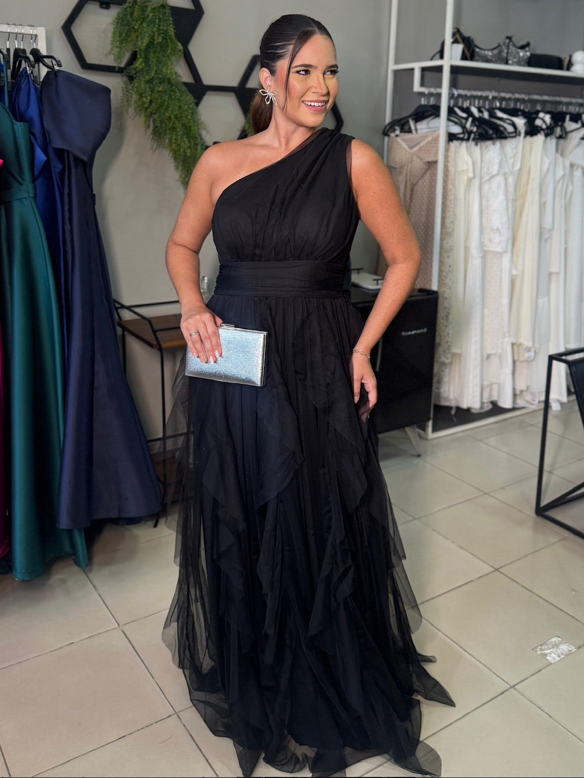 Vestido 1 Ombro Tule Camadas